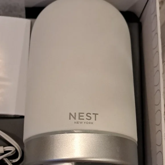 NEST Fragrances White and Silver Diffuser - Picture 6 of 9